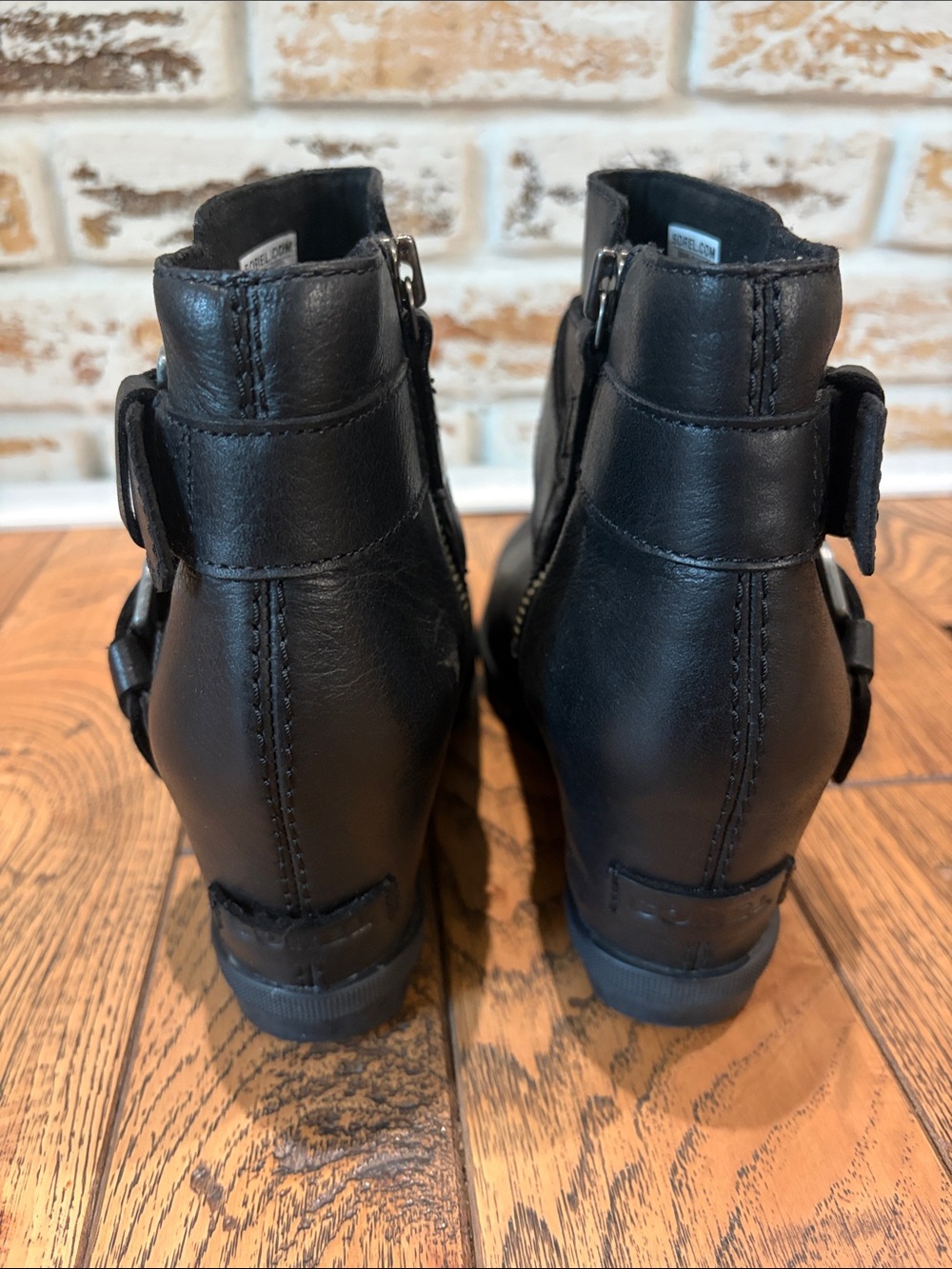 Sorel Joan of Artic Wedge II Black Leather Ankle Booties with Buckle Straps 8.5 - Picture 5 of 10